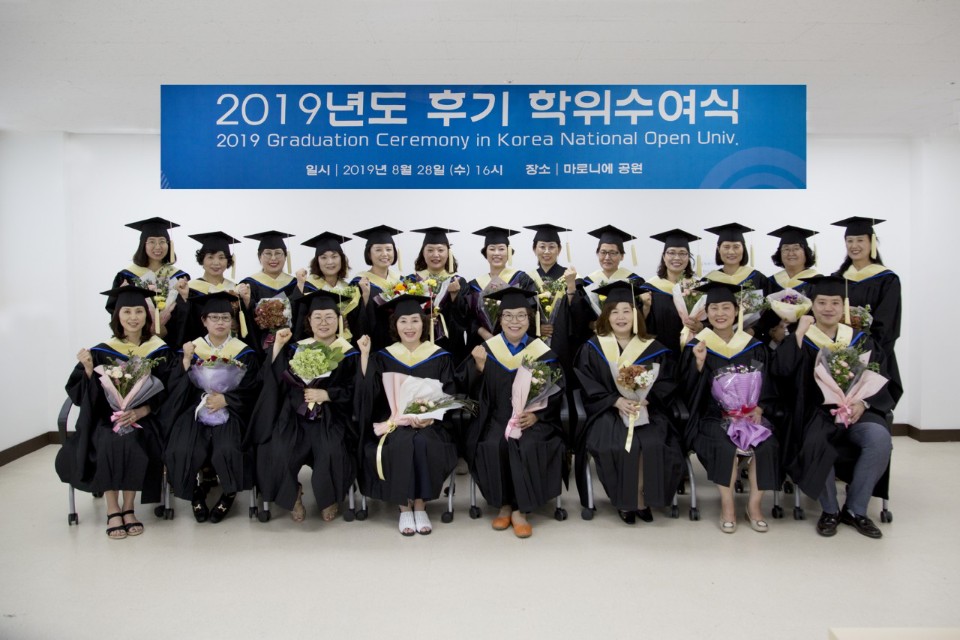 19년도학위수여식 단체사진.jpg 첨부 이미지